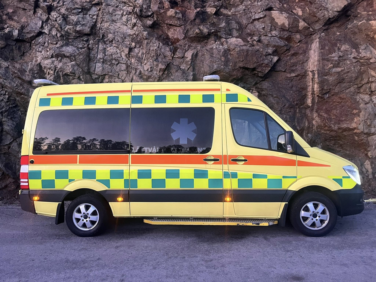 MERCEDES-BENZ Sprinter 319 - Light AMBULANCE / shvydka dopomo - سيارة إسعاف: صور 4 MERCEDES-BENZ Sprinter 319 - Light AMBULANCE / shvydka dopomo - سيارة إسعاف: صور 4
