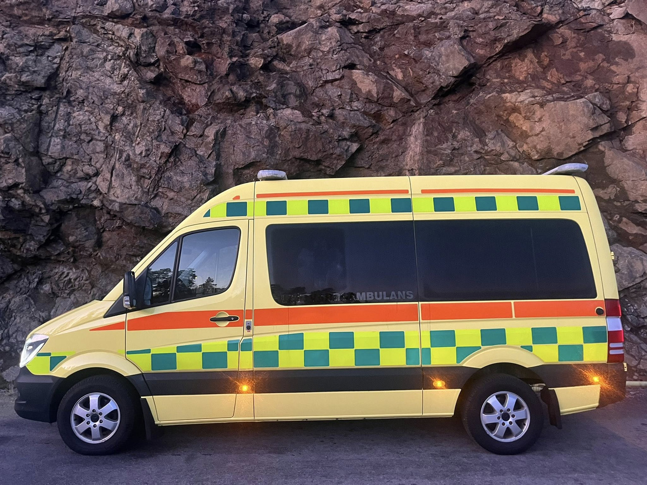 MERCEDES-BENZ Sprinter 319 - Light AMBULANCE / shvydka dopomo - سيارة إسعاف: صور 5 MERCEDES-BENZ Sprinter 319 - Light AMBULANCE / shvydka dopomo - سيارة إسعاف: صور 5