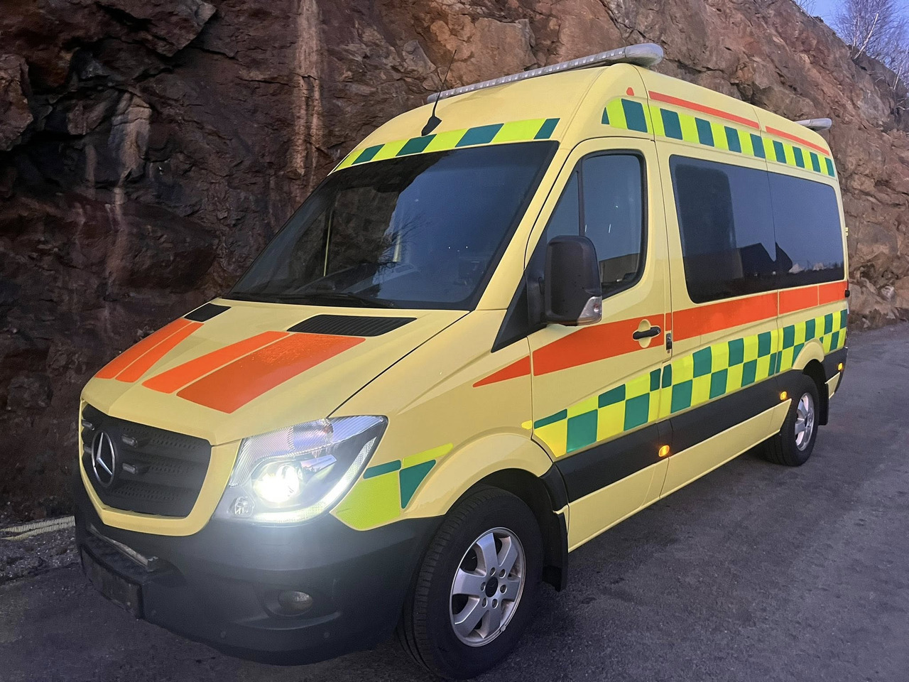 MERCEDES-BENZ Sprinter 319 - Light AMBULANCE / shvydka dopomo - سيارة إسعاف: صور 2 MERCEDES-BENZ Sprinter 319 - Light AMBULANCE / shvydka dopomo - سيارة إسعاف: صور 2
