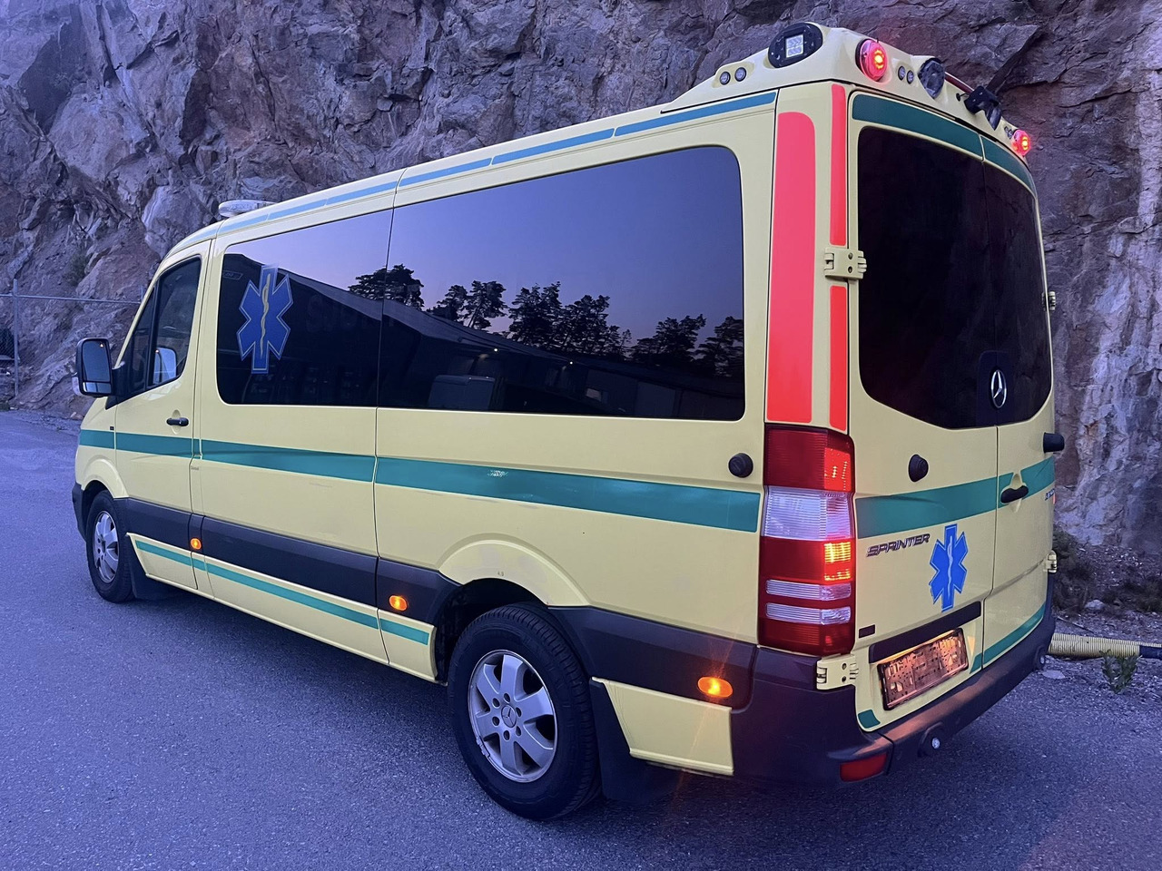 Mercedes-Benz Sprinter 316 - 2 stretcher AMBULANCE / Krankenwagen / Швидка допомога - سيارة إسعاف: صور 4 Mercedes-Benz Sprinter 316 - 2 stretcher AMBULANCE / Krankenwagen / Швидка допомога - سيارة إسعاف: صور 4