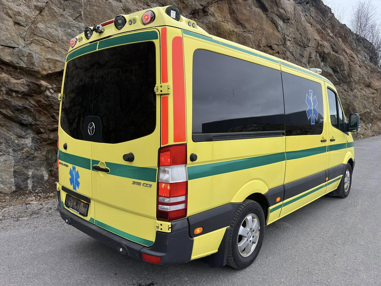 Mercedes-Benz Sprinter 316 - 2 stretcher ambulance - RESERVERAD!! - سيارة إسعاف: صور 4 Mercedes-Benz Sprinter 316 - 2 stretcher ambulance - RESERVERAD!! - سيارة إسعاف: صور 4