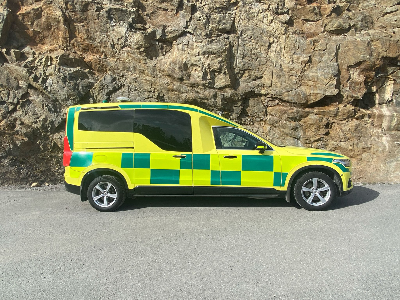 Volvo Nilsson XC90 D5 AWD - Ambulance - RESERVERAD !! - سيارة إسعاف: صور 5 Volvo Nilsson XC90 D5 AWD - Ambulance - RESERVERAD !! - سيارة إسعاف: صور 5