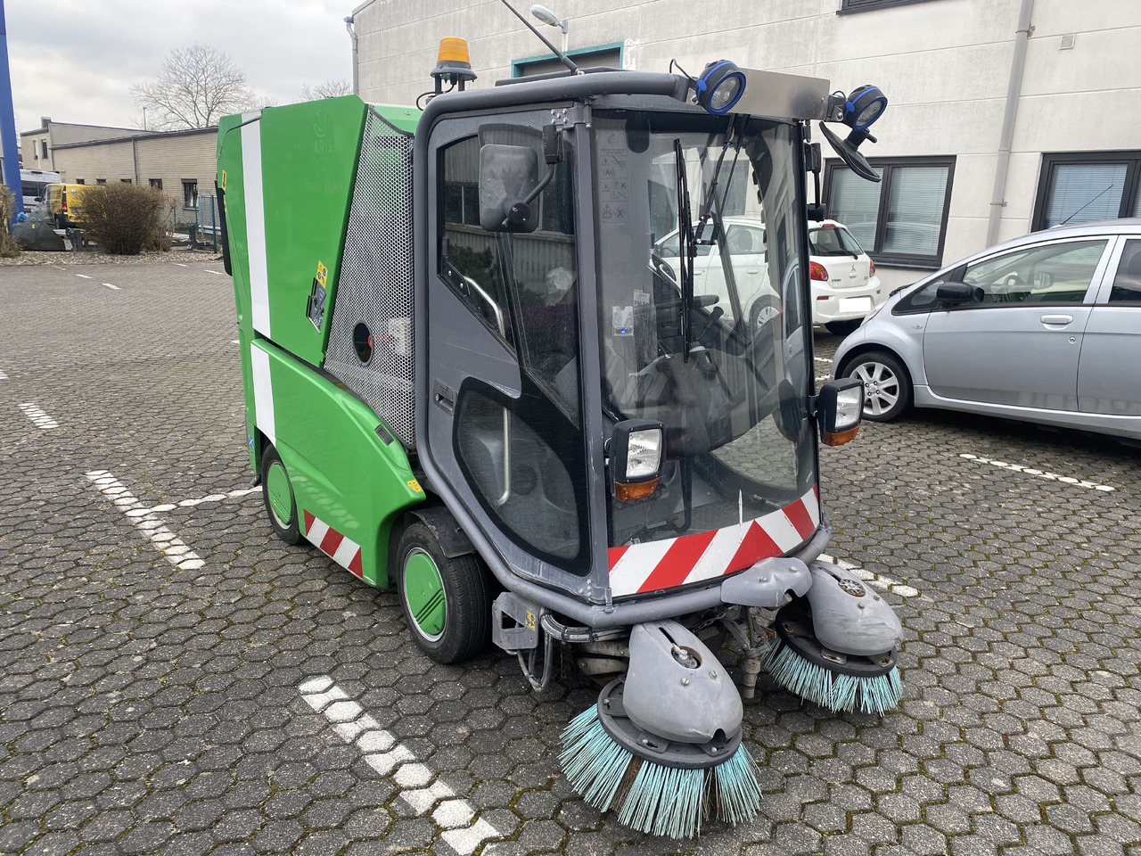 TENNANT Green Machines 500 ZE electric 500 ZE - سياره كنس شوارع: صور 3 TENNANT Green Machines 500 ZE electric 500 ZE - سياره كنس شوارع: صور 3