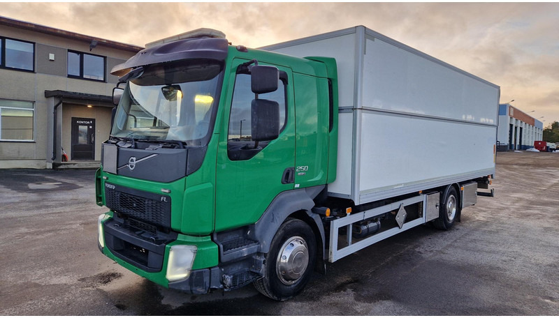Volvo FL250 4X2 lifting box - بصندوق مغلق شاحنة: صور 1 Volvo FL250 4X2 lifting box - بصندوق مغلق شاحنة: صور 1