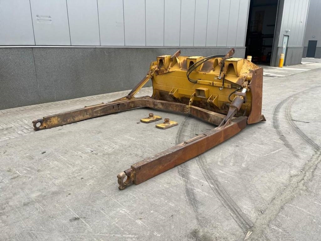 CAT D 6 XL Blade + Pusharms - شفرة الجرافة: صور 3 CAT D 6 XL Blade + Pusharms - شفرة الجرافة: صور 3