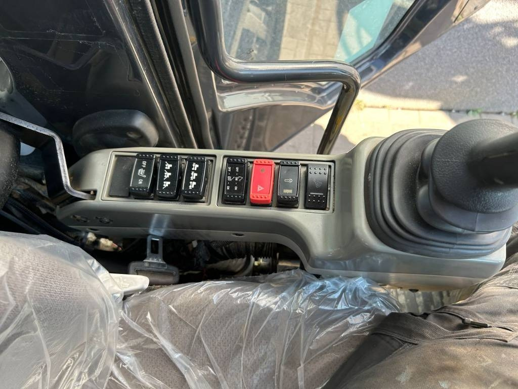 حفارة على عجلات Hitachi ZX 140 W-5B: صور 15