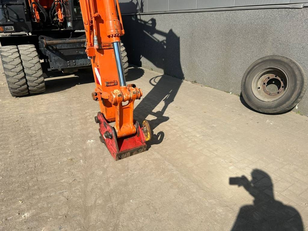 حفارة على عجلات Hitachi ZX 140 W-5B: صور 20