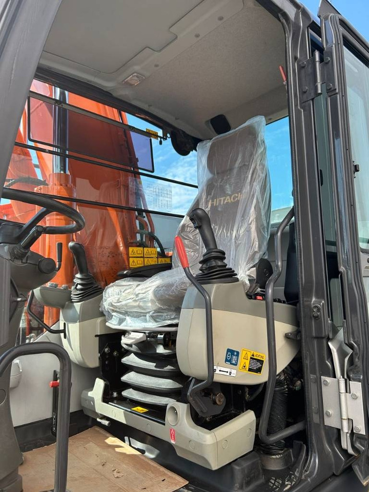 حفارة على عجلات Hitachi ZX 140 W-5B: صور 12