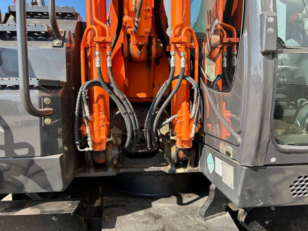 حفارة على عجلات Hitachi ZX 140 W-5B: صور 34