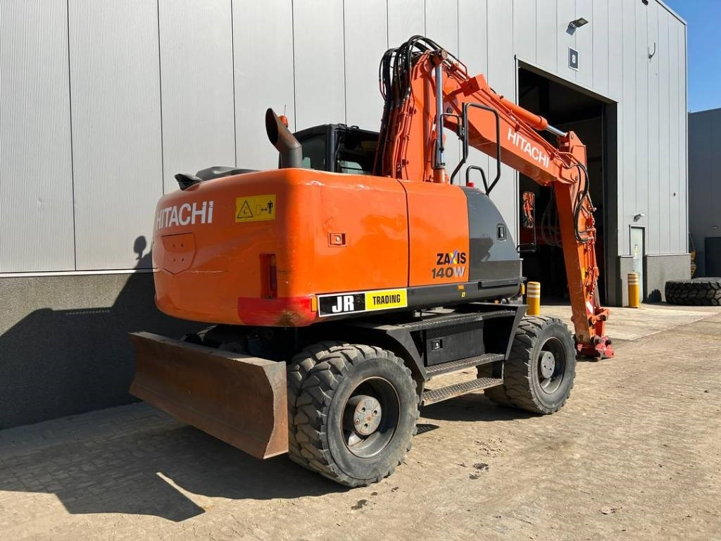 Hitachi ZX 140 W-5B - حفارة على عجلات: صور 4 Hitachi ZX 140 W-5B - حفارة على عجلات: صور 4