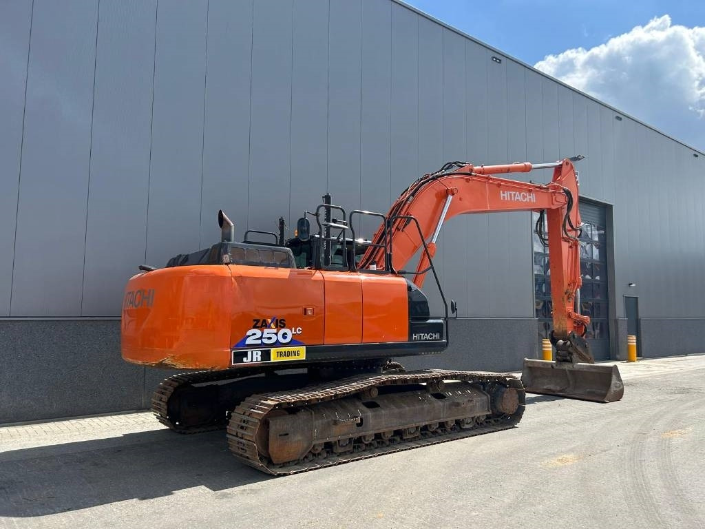 Hitachi ZX 250 LC-6 (GPS Prepared) - حفارات زحافة: صور 5 Hitachi ZX 250 LC-6 (GPS Prepared) - حفارات زحافة: صور 5
