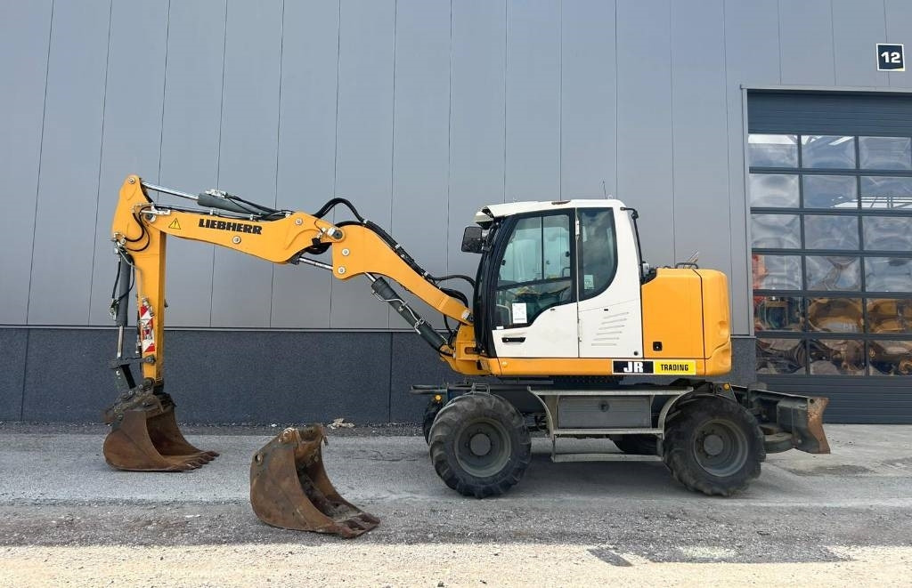Liebherr A 912 Compact (2 Buckets) - حفارة على عجلات: صور 1 Liebherr A 912 Compact (2 Buckets) - حفارة على عجلات: صور 1