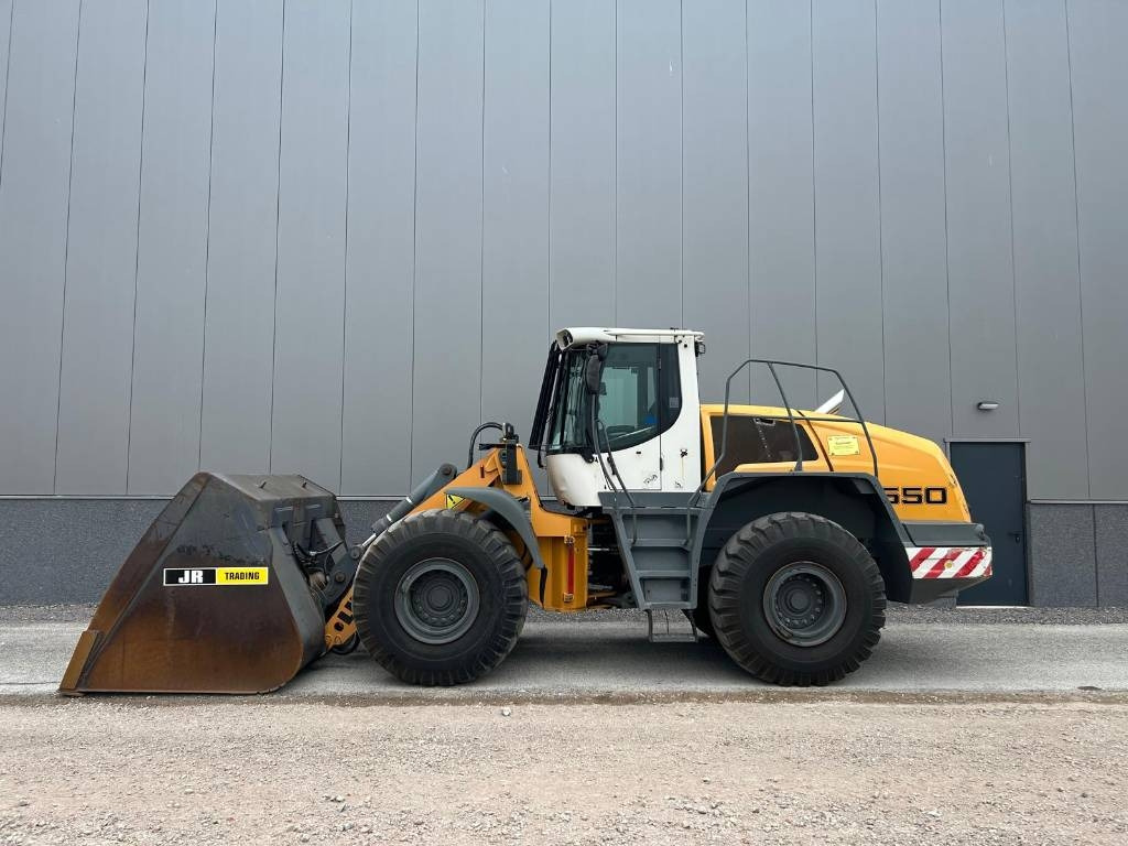 Liebherr L 550 (Comes with High-tip - Mit Hochkipper) - اللودر بعجل: صور 1 Liebherr L 550 (Comes with High-tip - Mit Hochkipper) - اللودر بعجل: صور 1