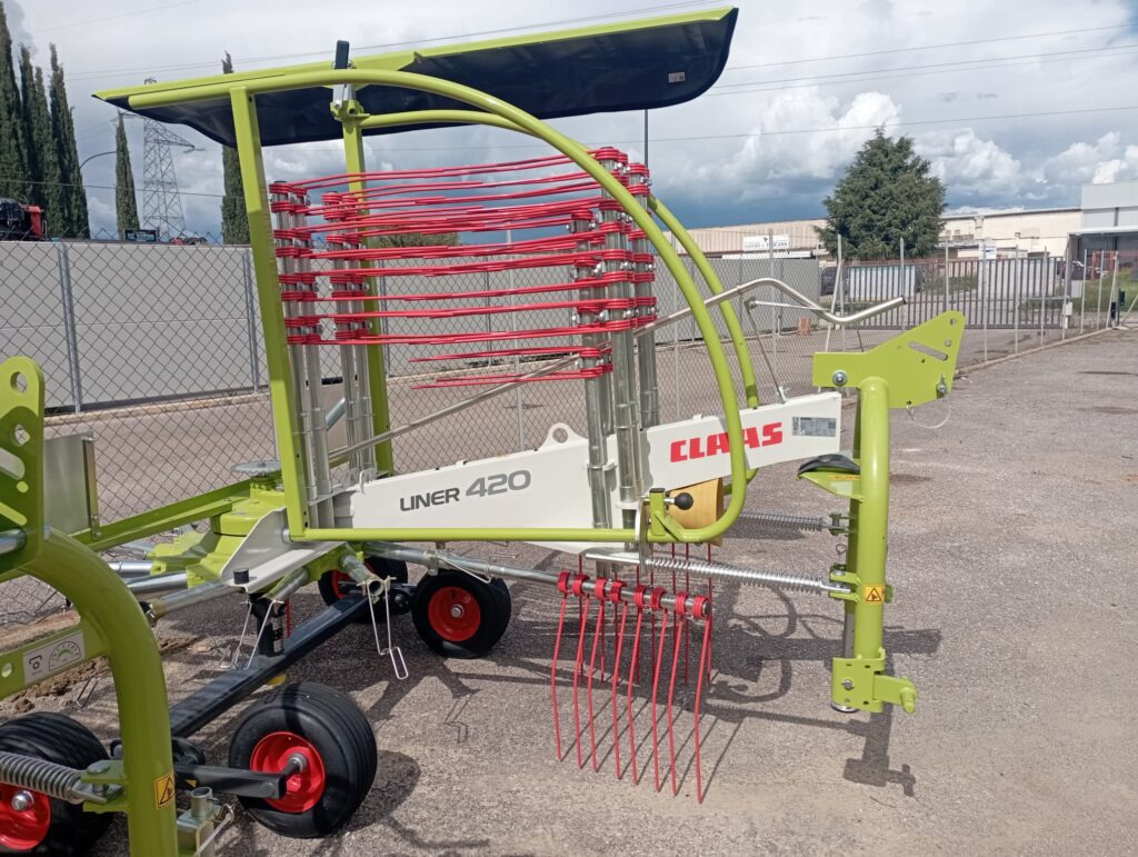 Claas Liner 420 - لمّامَة القش: صور 1 Claas Liner 420 - لمّامَة القش: صور 1