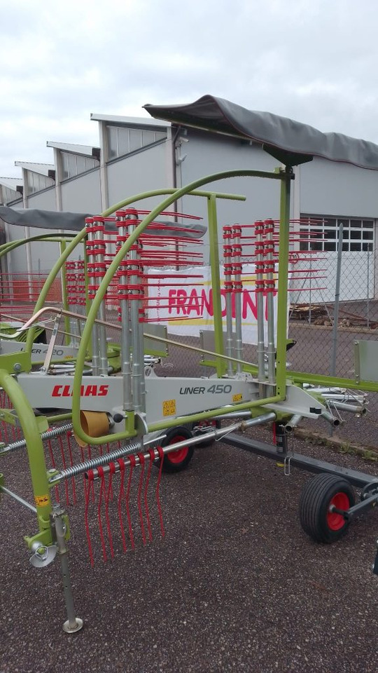 Claas Liner 450 - لمّامَة القش: صور 2 Claas Liner 450 - لمّامَة القش: صور 2