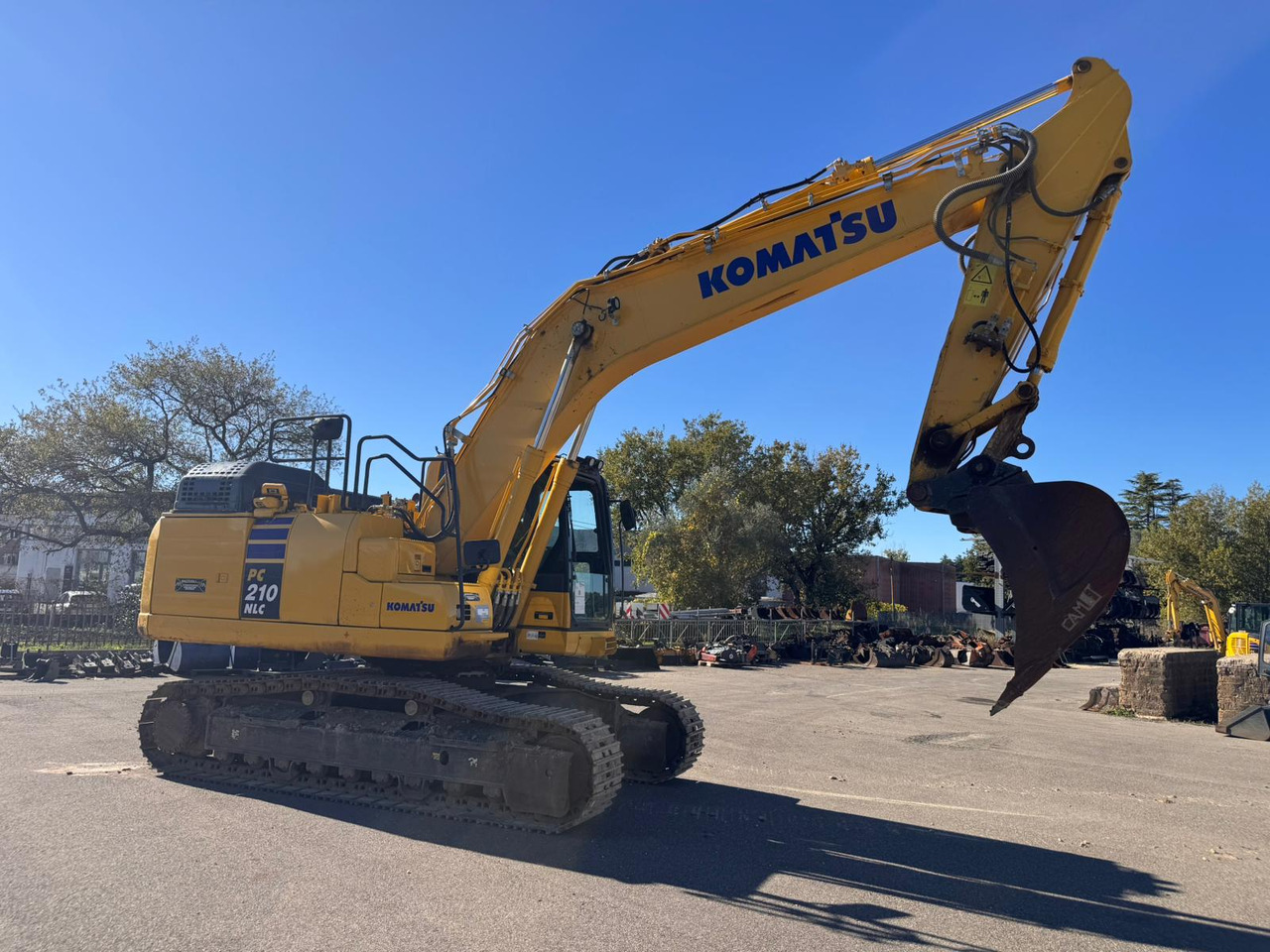 KOMATSU PC210 NLC-11 - حفارة: صور 1 KOMATSU PC210 NLC-11 - حفارة: صور 1