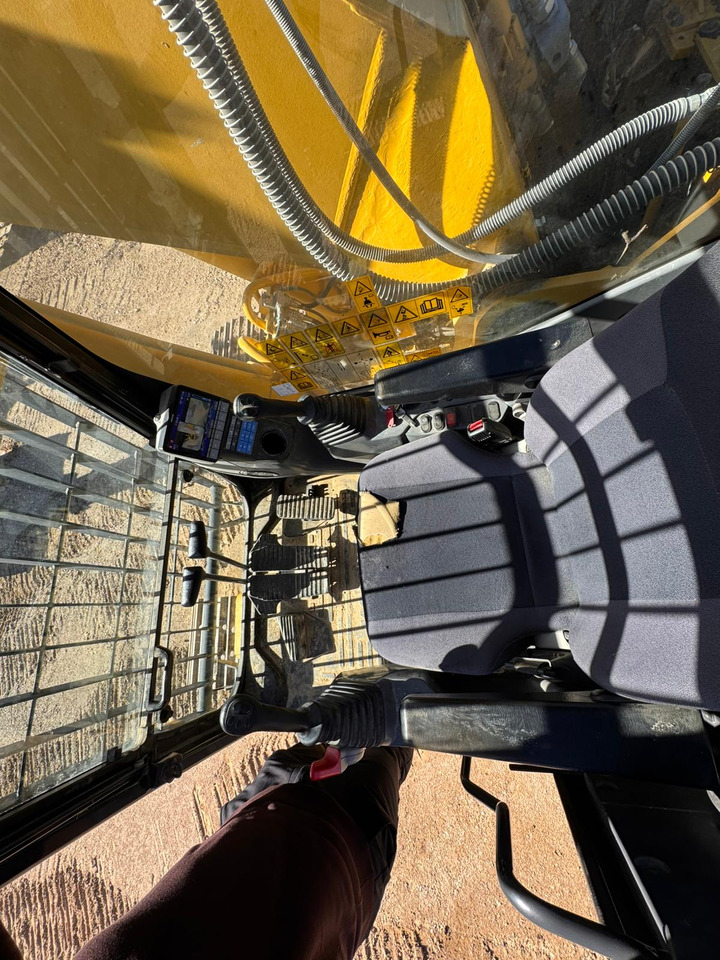 KOMATSU PC210 NLC-11 - حفارة مصغرة: صور 4 KOMATSU PC210 NLC-11 - حفارة مصغرة: صور 4