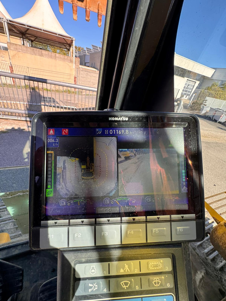 KOMATSU PC210 NLC-11 - حفارة: صور 3 KOMATSU PC210 NLC-11 - حفارة: صور 3