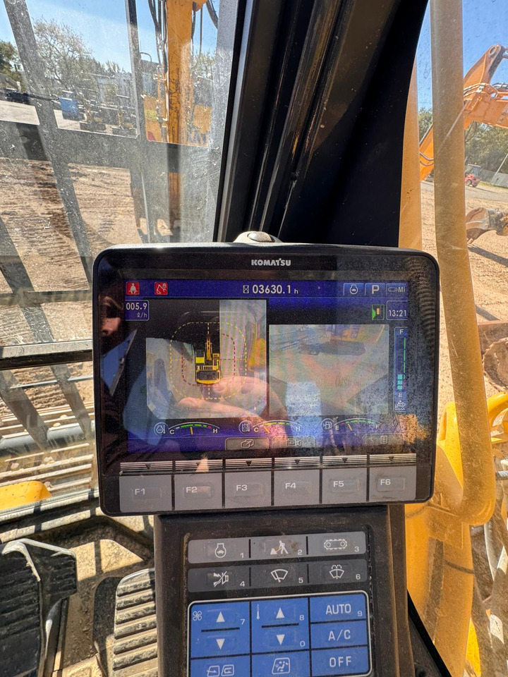 KOMATSU PC210 NLC-11 - حفارة مصغرة: صور 3 KOMATSU PC210 NLC-11 - حفارة مصغرة: صور 3