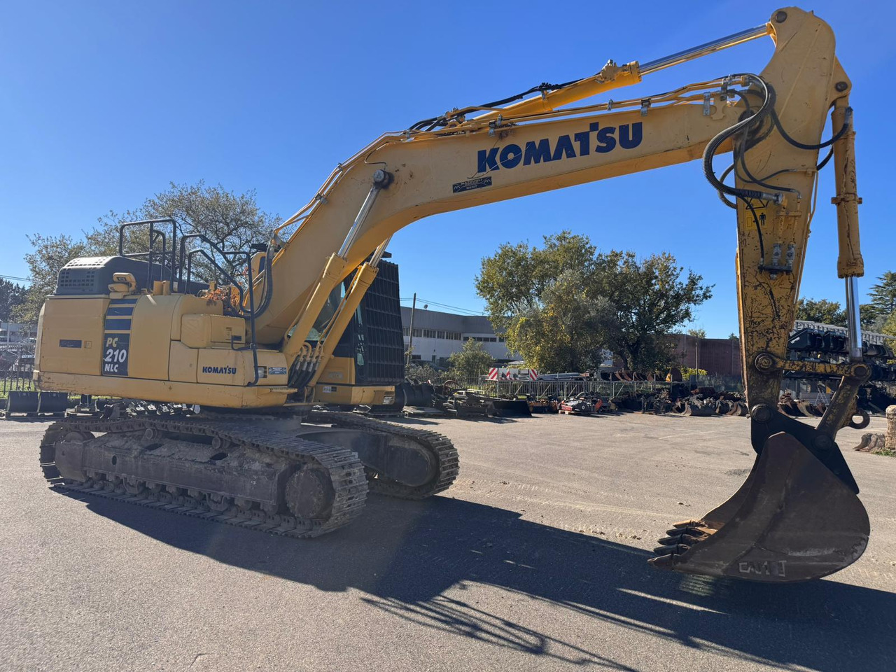 KOMATSU PC210 NLC-11 - حفارة مصغرة: صور 1 KOMATSU PC210 NLC-11 - حفارة مصغرة: صور 1