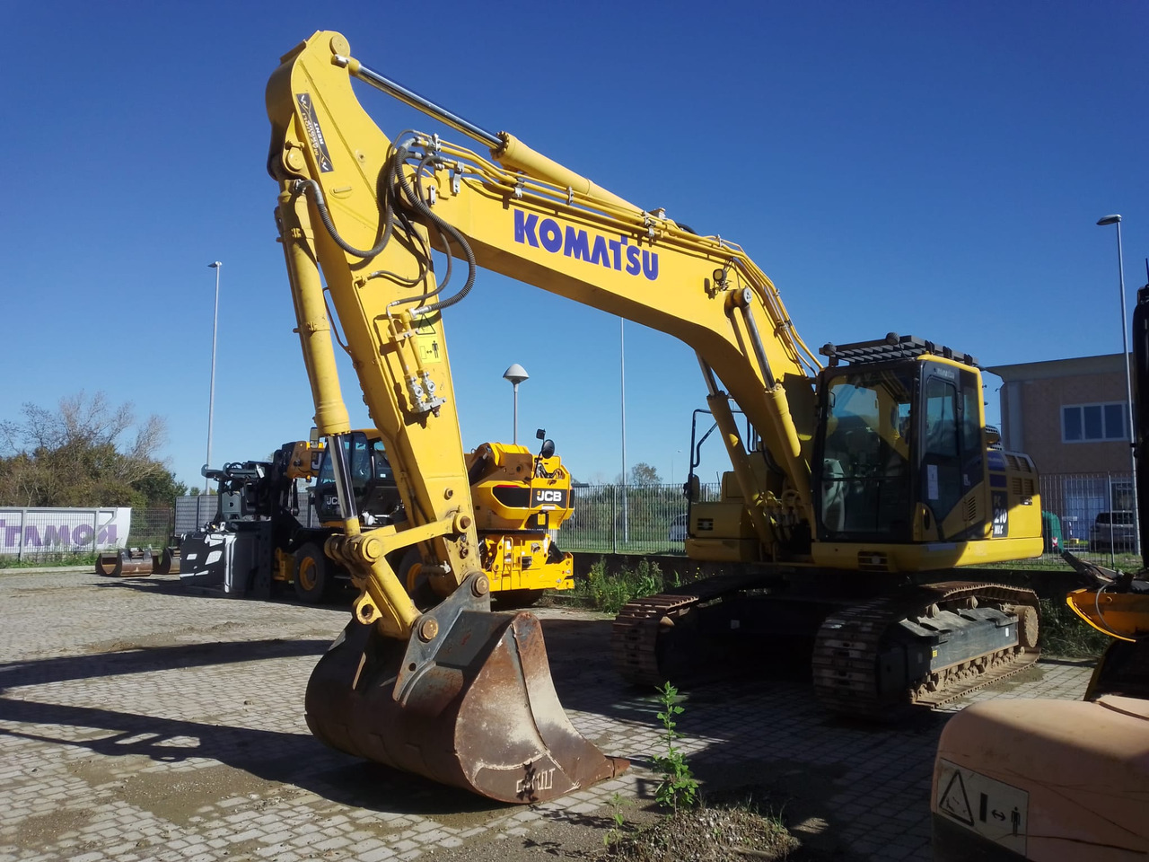 KOMATSU PC210 NLC-11 - حفارة: صور 2 KOMATSU PC210 NLC-11 - حفارة: صور 2