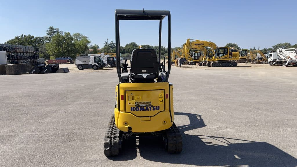 Komatsu PC16 R-3 HS - حفارة مصغرة: صور 4 Komatsu PC16 R-3 HS - حفارة مصغرة: صور 4