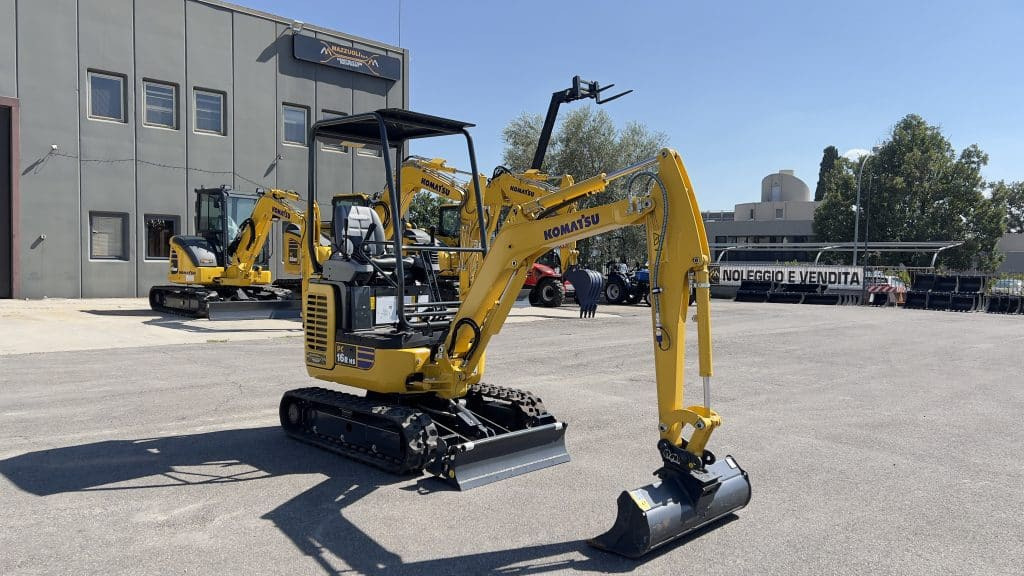 Komatsu PC16 R-3 HS - حفارة مصغرة: صور 1 Komatsu PC16 R-3 HS - حفارة مصغرة: صور 1