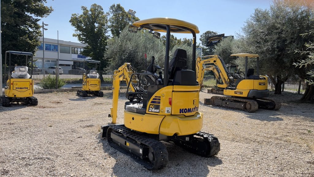 Komatsu PC24MR-5 (tettuccio) - حفارة مصغرة: صور 2 Komatsu PC24MR-5 (tettuccio) - حفارة مصغرة: صور 2