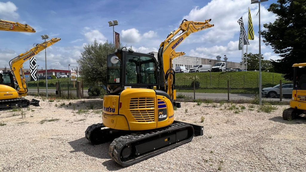 Komatsu PC45 MR-5 - حفارة مصغرة: صور 1 Komatsu PC45 MR-5 - حفارة مصغرة: صور 1
