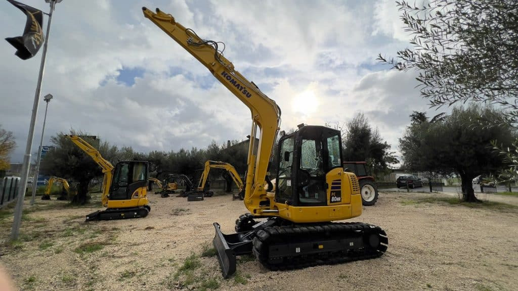 Komatsu PC80 MR-5 - حفارة مصغرة: صور 1 Komatsu PC80 MR-5 - حفارة مصغرة: صور 1