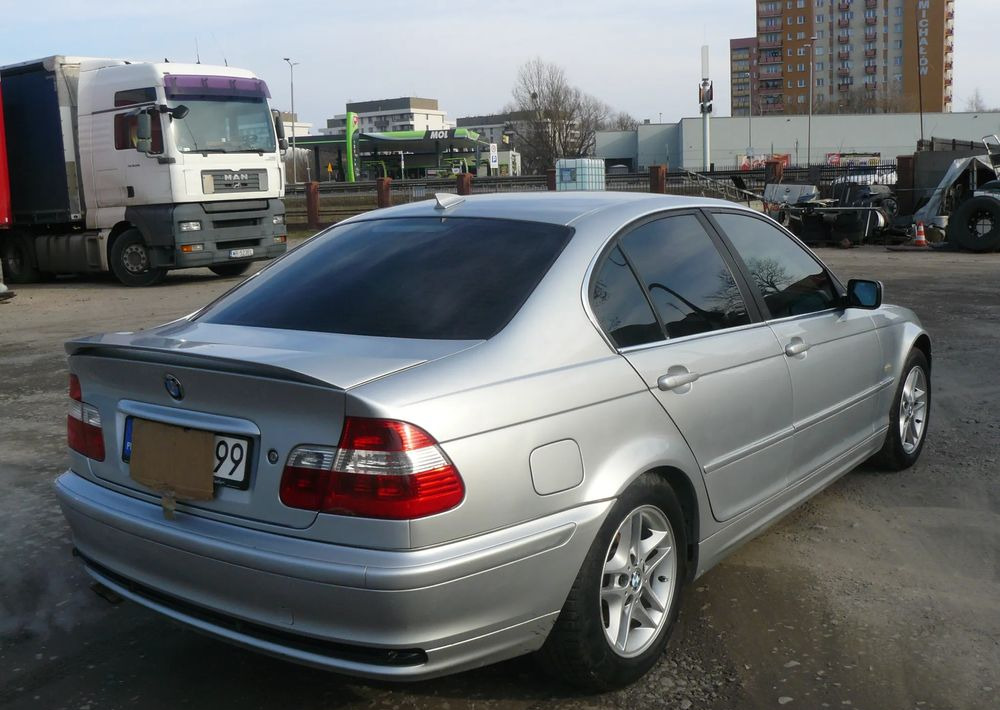 BMW Seria 3 320i - سيدان: صور 4 BMW Seria 3 320i - سيدان: صور 4