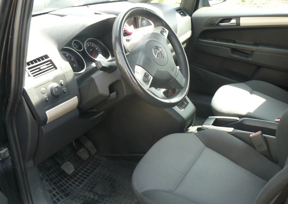 Opel Zafira 1.9 CDTI Cosmo - سيارة دفع رباعي: صور 5 Opel Zafira 1.9 CDTI Cosmo - سيارة دفع رباعي: صور 5