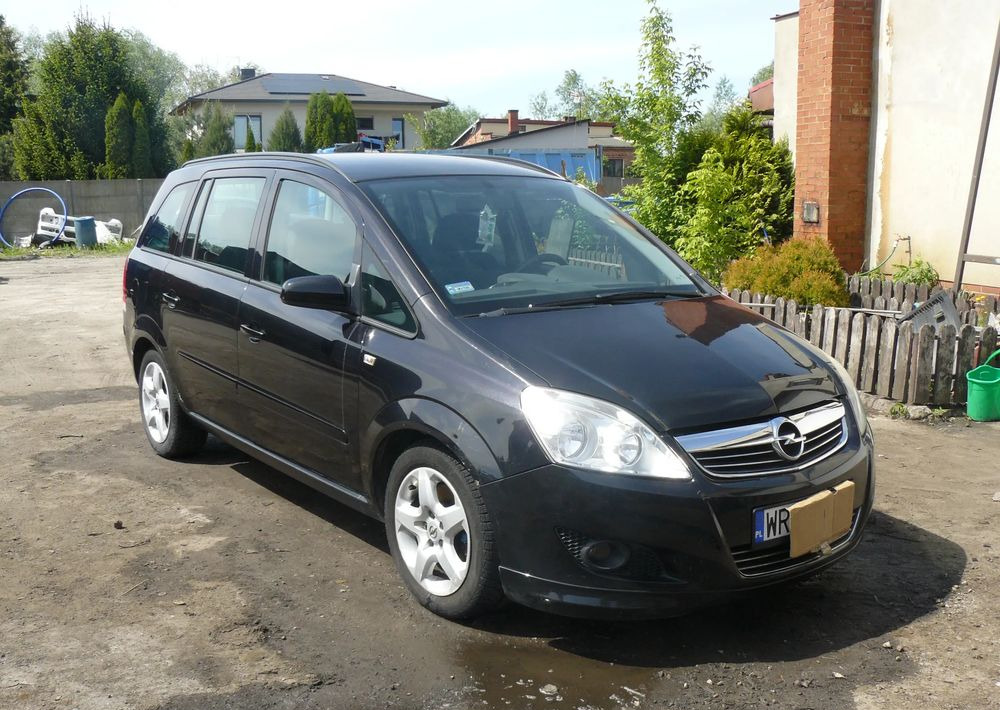 Opel Zafira 1.9 CDTI Cosmo - سيارة دفع رباعي: صور 2 Opel Zafira 1.9 CDTI Cosmo - سيارة دفع رباعي: صور 2