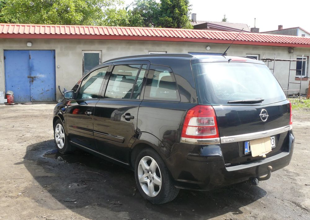 Opel Zafira 1.9 CDTI Cosmo - سيارة دفع رباعي: صور 3 Opel Zafira 1.9 CDTI Cosmo - سيارة دفع رباعي: صور 3