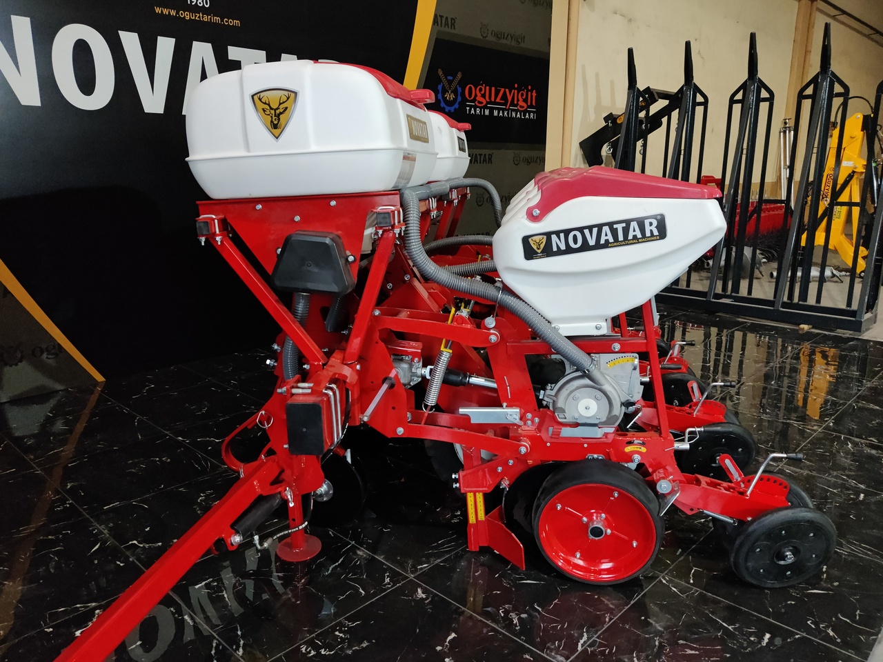 Novatar Pneumatic Seed Drill Machine - وضع البذور فى خطوط: صور 3 Novatar Pneumatic Seed Drill Machine - وضع البذور فى خطوط: صور 3