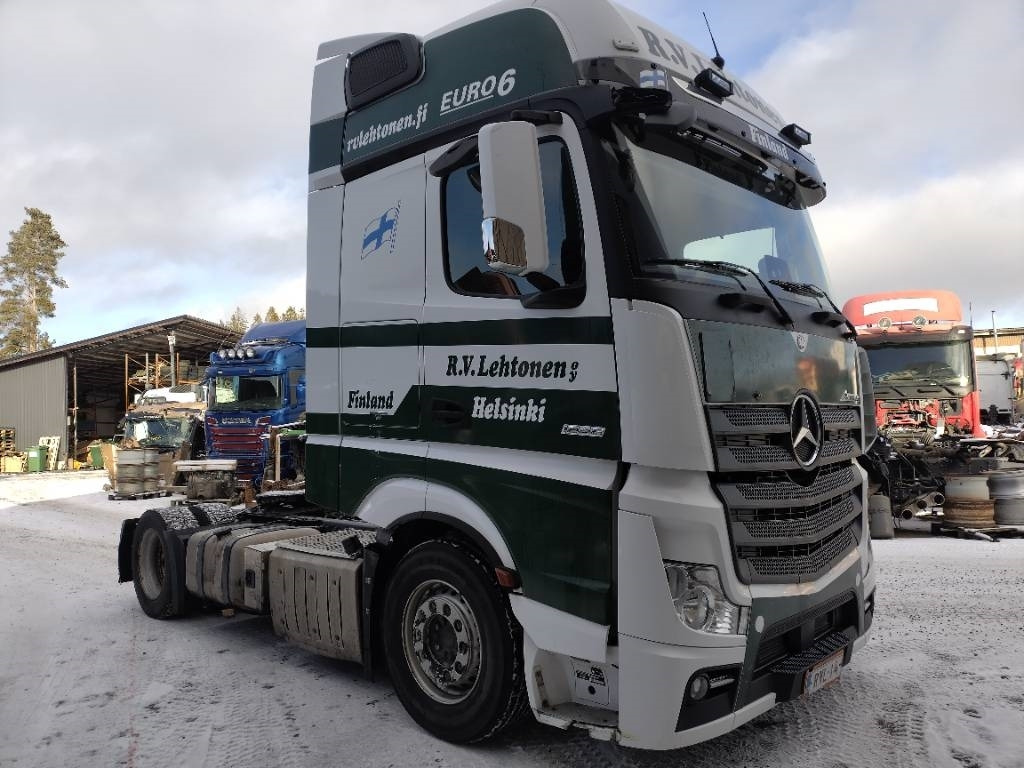 Mercedes-Benz Actros 1848 mega veturi - شاحنة جرار: صور 1 Mercedes-Benz Actros 1848 mega veturi - شاحنة جرار: صور 1