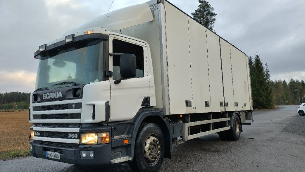 Scania P94 kokosivuaukeva kori+pl-nostin - بصندوق مغلق شاحنة: صور 1 Scania P94 kokosivuaukeva kori+pl-nostin - بصندوق مغلق شاحنة: صور 1