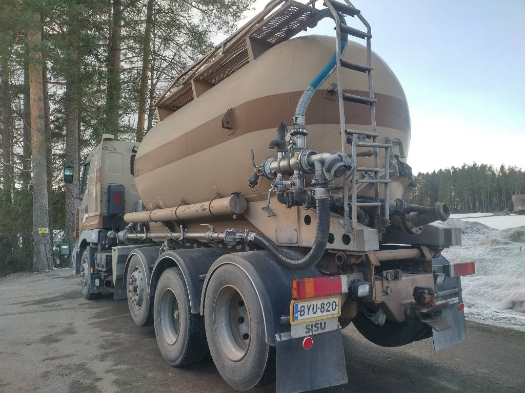 Sisu E14 8x2 kippipainepytty+kompura - شاحنة صهريج: صور 4 Sisu E14 8x2 kippipainepytty+kompura - شاحنة صهريج: صور 4