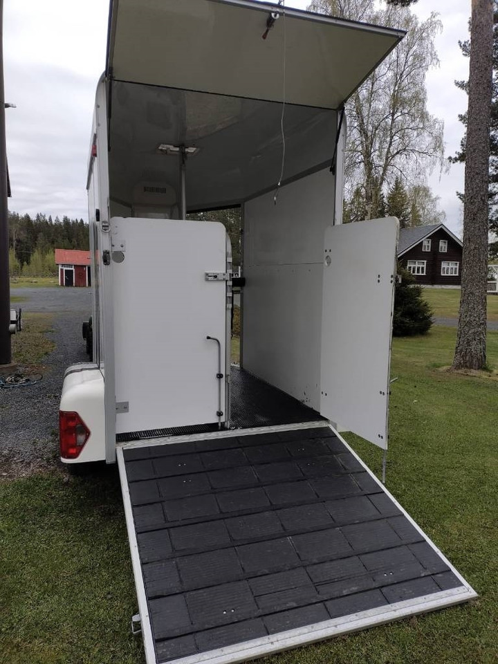 Umeå A45 Hevostraileri, etupurku - شاحنة نقل المواشي مقطورة: صور 4 Umeå A45 Hevostraileri, etupurku - شاحنة نقل المواشي مقطورة: صور 4