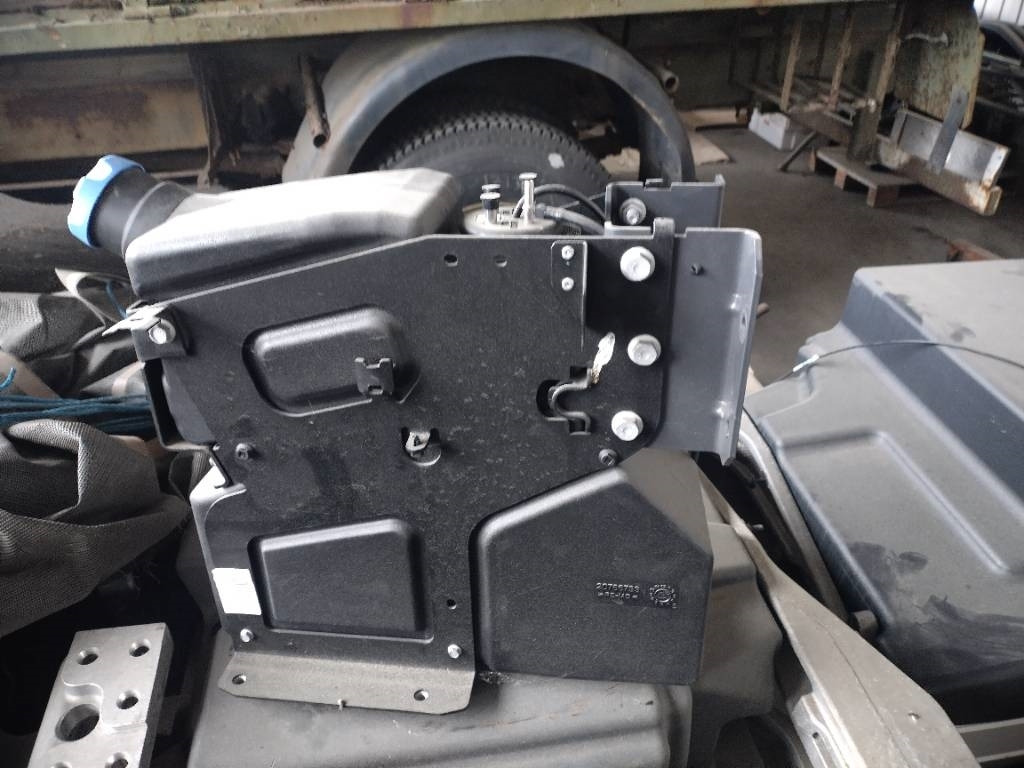 Volvo Adblue säiliö FL - الإطار/ الشاسيه - شاحنة: صور 4 Volvo Adblue säiliö FL - الإطار/ الشاسيه - شاحنة: صور 4