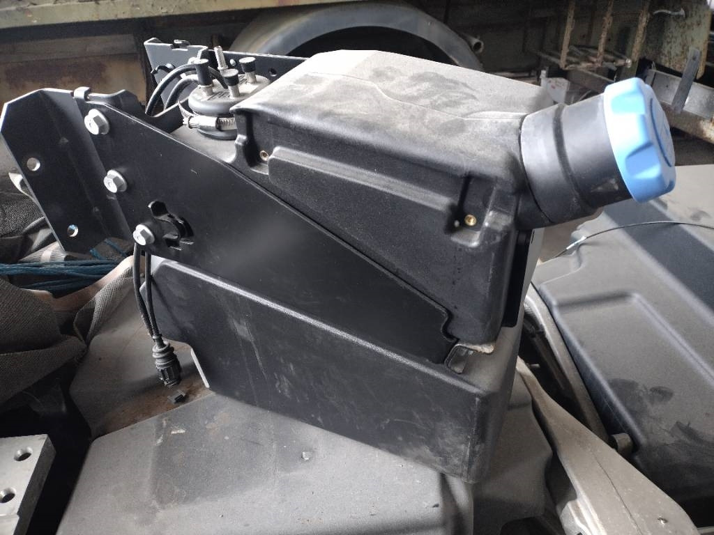 Volvo Adblue säiliö FL - الإطار/ الشاسيه - شاحنة: صور 1 Volvo Adblue säiliö FL - الإطار/ الشاسيه - شاحنة: صور 1