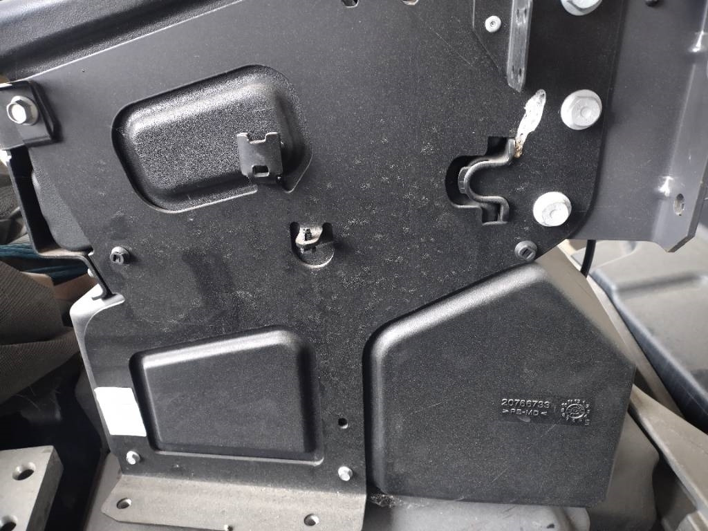 Volvo Adblue säiliö FL - الإطار/ الشاسيه - شاحنة: صور 3 Volvo Adblue säiliö FL - الإطار/ الشاسيه - شاحنة: صور 3