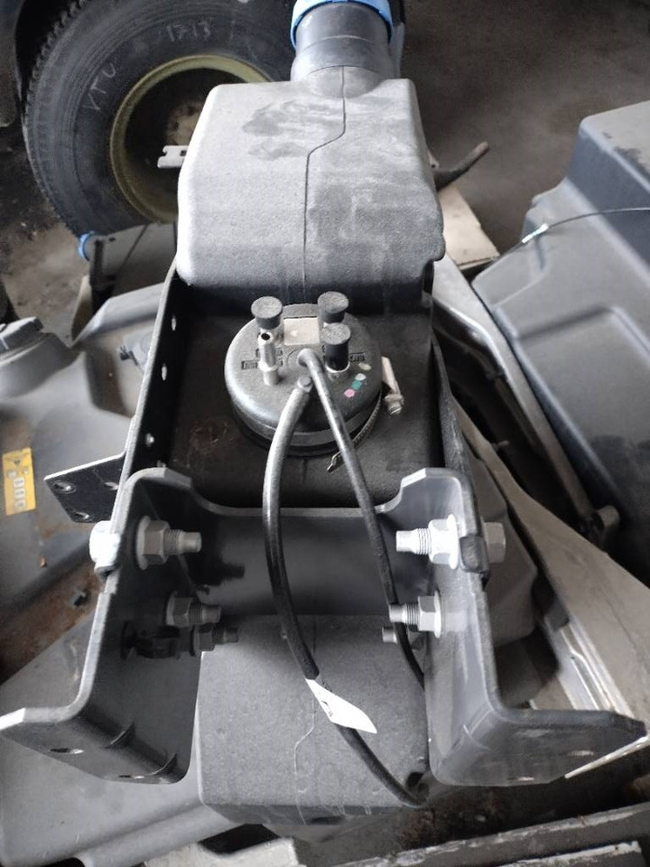 Volvo Adblue säiliö FL - الإطار/ الشاسيه - شاحنة: صور 2 Volvo Adblue säiliö FL - الإطار/ الشاسيه - شاحنة: صور 2