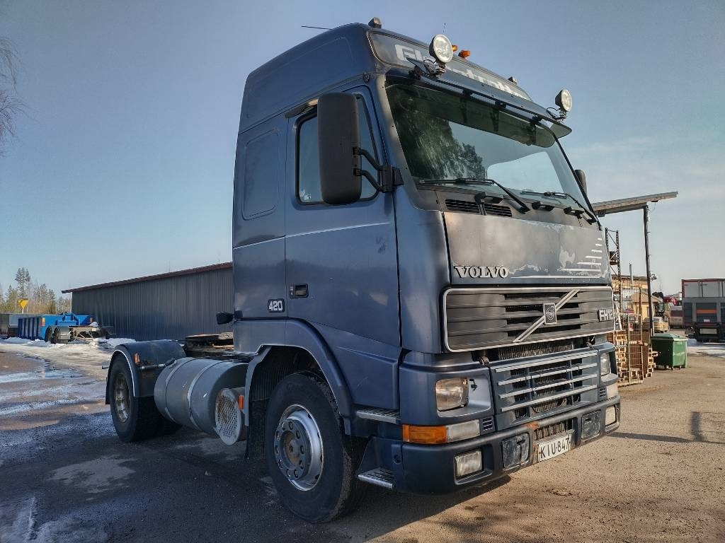 Volvo FH12 kanttilamppu veturi - شاحنة جرار: صور 2 Volvo FH12 kanttilamppu veturi - شاحنة جرار: صور 2
