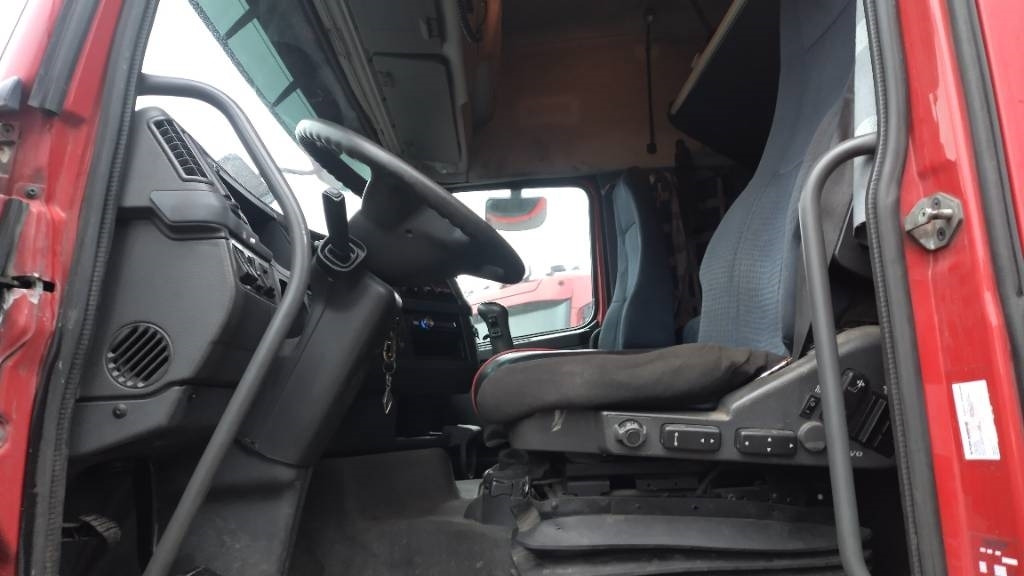 Volvo FH480 6x2 takateli veturi, hydrauliikka,manuaali  - شاحنة جرار: صور 5 Volvo FH480 6x2 takateli veturi, hydrauliikka,manuaali  - شاحنة جرار: صور 5