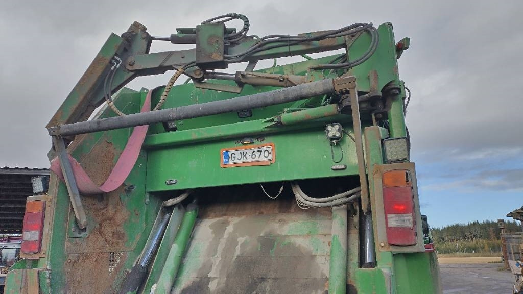 Volvo FM330 6x2 Norba pakkaaja,molokki nostin, manuaali  - شاحنة القمامة: صور 3 Volvo FM330 6x2 Norba pakkaaja,molokki nostin, manuaali  - شاحنة القمامة: صور 3