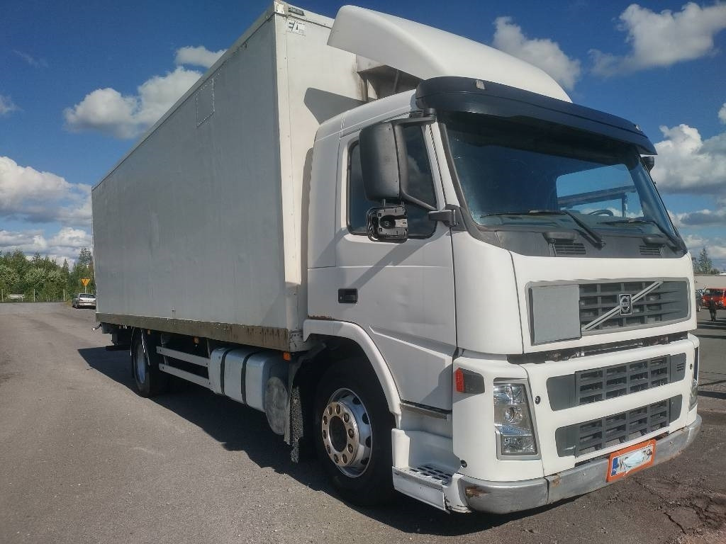 Volvo FM9 4x2 8,40m pitkä kylkiaukeava kori - بصندوق مغلق شاحنة: صور 2 Volvo FM9 4x2 8,40m pitkä kylkiaukeava kori - بصندوق مغلق شاحنة: صور 2