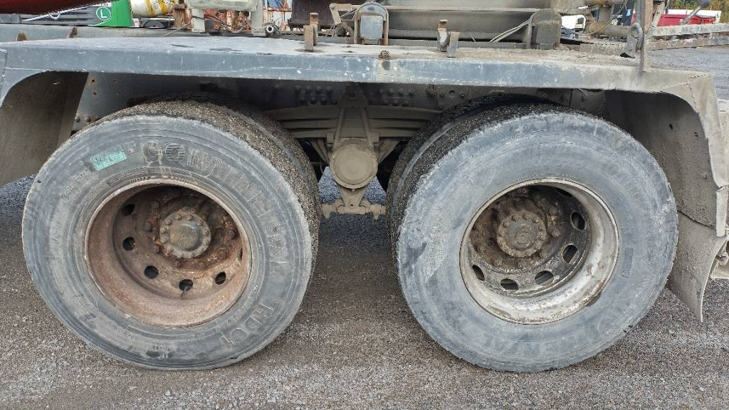 Volvo FM9 8x4 full steel,manual, mixer  - شاحنة صهريج: صور 5 Volvo FM9 8x4 full steel,manual, mixer  - شاحنة صهريج: صور 5