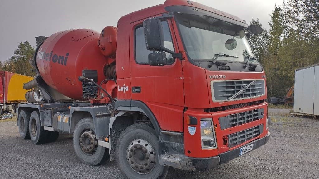 Volvo FM9 8x4 full steel,manual, mixer  - شاحنة صهريج: صور 2 Volvo FM9 8x4 full steel,manual, mixer  - شاحنة صهريج: صور 2