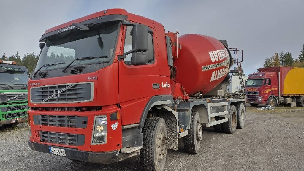 Volvo FM9 8x4 full steel,manual, mixer  - شاحنة صهريج: صور 1 Volvo FM9 8x4 full steel,manual, mixer  - شاحنة صهريج: صور 1